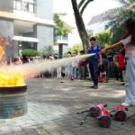 Damkar Kota Malang Bekali Mahasiswa Universitas Brawijaya Keterampilan Mitigasi Kebakaran