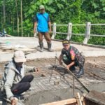 Jalan Penyambung Jembatan Perintis Garuda Bakalkrajan Mulai Dicor