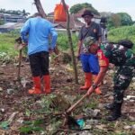 Perkuat Kebersamaan dan Kepedulian Lingkungan, Babinsa Arjosari Gelar Kerja Bakti