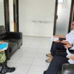 Babinsa Buring Perkuat Sinergitas dengan Perangkat Kelurahan Serap Aspirasi Warga