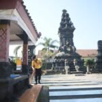 Bukan Soal Hukum Saja, Polres Malang Gelar Bakti Religi Bersihkan Pura Kendalisodo demi Rawat Tolera...