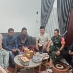 Jalin Kedekatan dengan Warga, Babinsa Tasikmadu Perkuat Kondusivitas Lingkungan