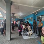 Dukung Ketahanan Pangan Masyarakat, Babinsa Sukun Dampingi Distribusi Bantuan Pangan di Kelurahan Ta...