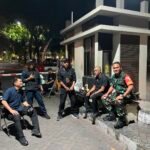 Perkuat Sinergitas Keamanan, Babinsa Lowokwaru Komsos Bersama Security Universitas Brawijaya