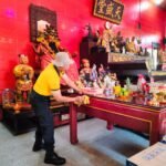 Sambut Hari Bhayangkara ke-80: Kapolres AKBP Taat Resdi Pimpin Aksi Bersih-Bersih Vihara Pondok Meta...