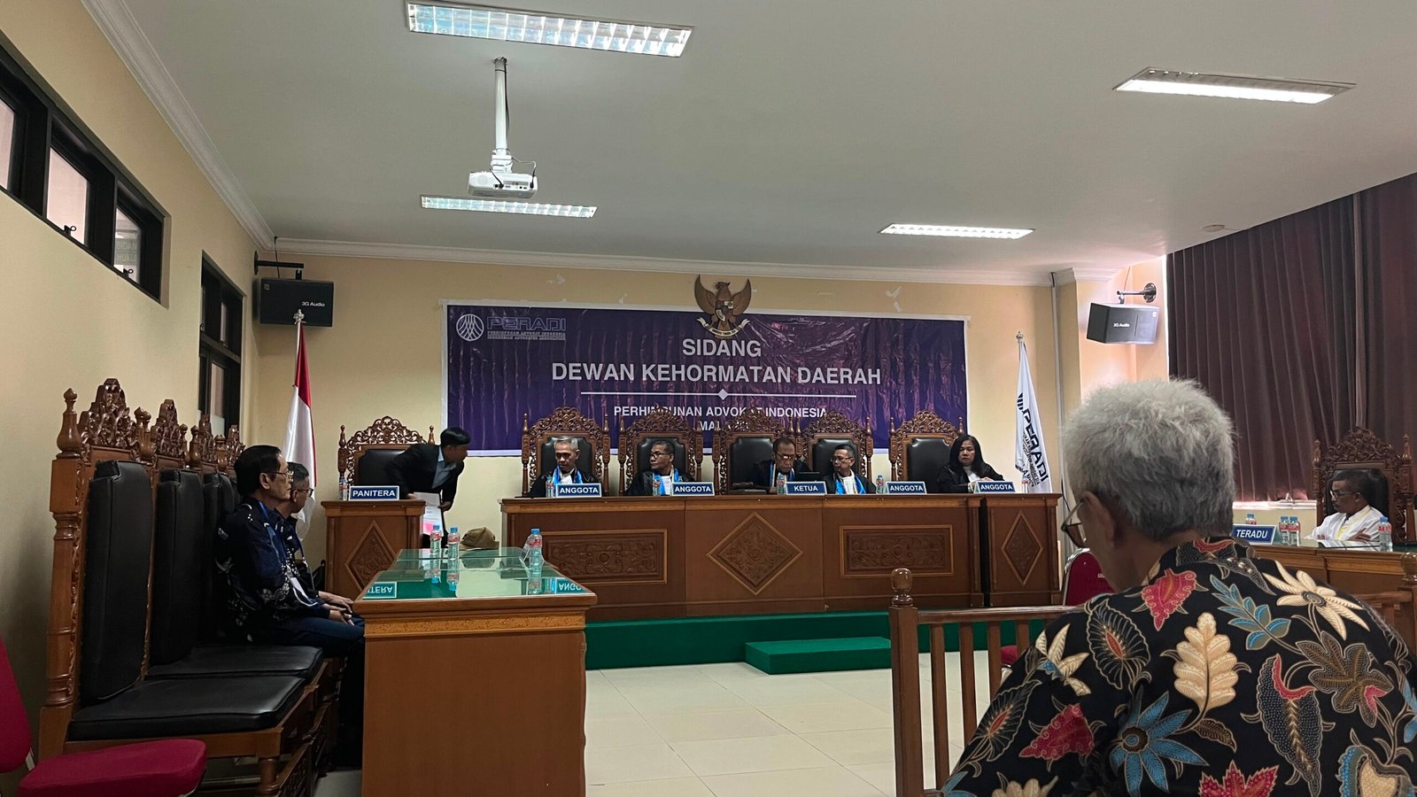 malang-post.com - Drama Konflik Kepentingan di Malang: Dulunya Dibayar untuk Membela, Oknum Pengacara Ini Malah Jebloskan Klien ke Penjara!