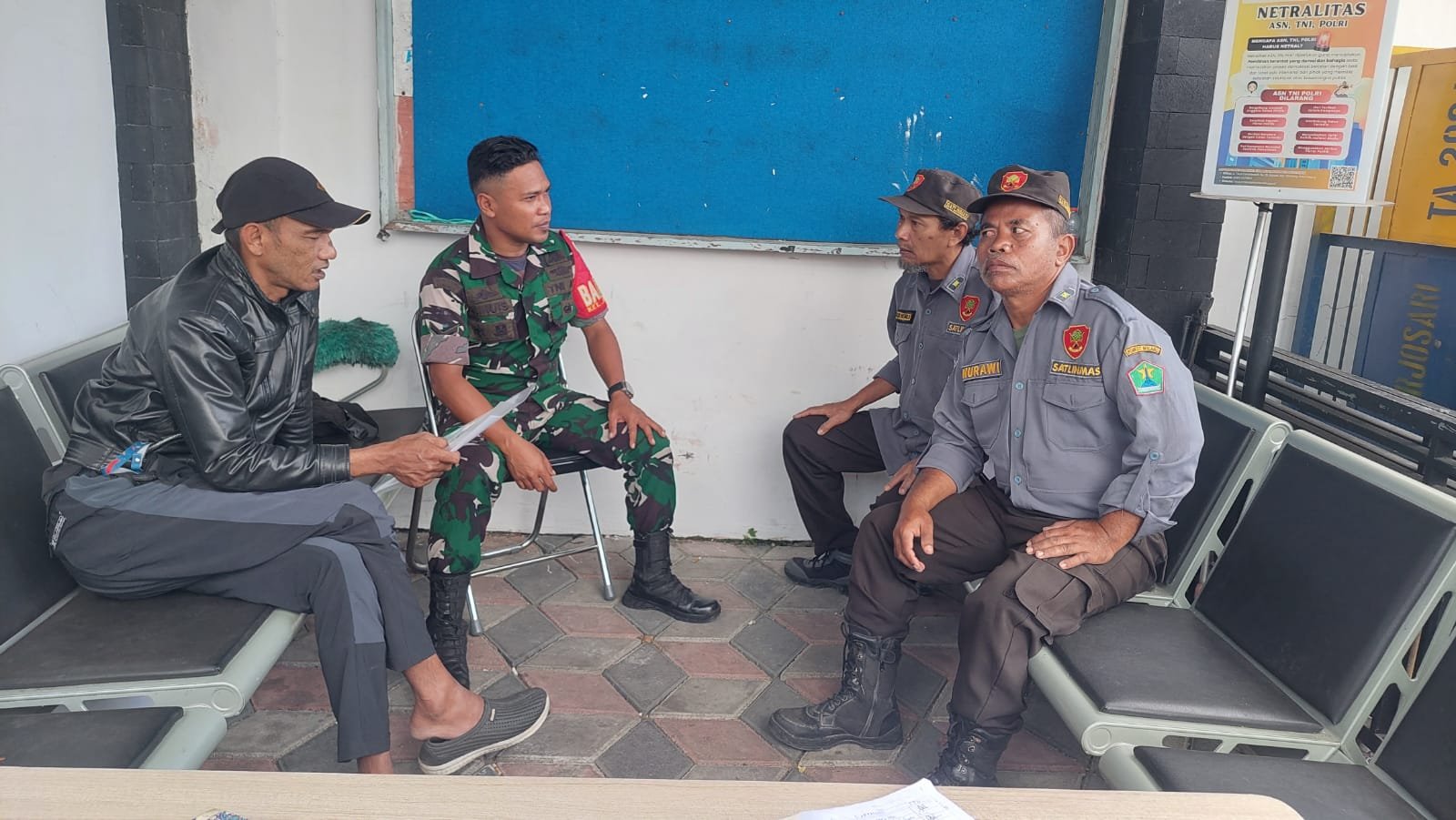 malang-post.com - Babinsa Arjosari Ajak Linmas Tingkatkan Sinergi dalam Menjaga Kamtibmas di Wilayah Binaan