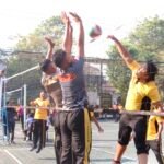Kejar Kekompakan Internal: Delapan Tim Gabungan Polres Malang dan Polsek Jajaran Adu Smes di Lapanga...