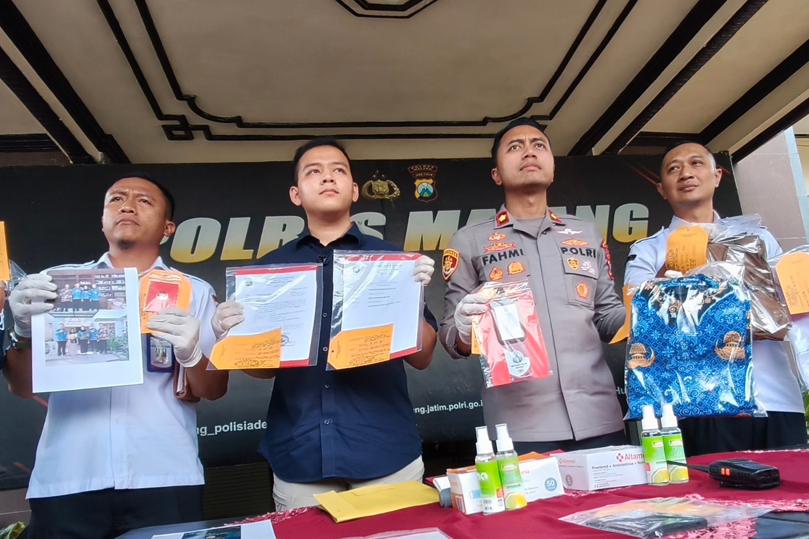 malang-post.com - Jangan Silau Atribut Dinas! Wakapolres Malang dan Pemprov Jatim Minta Kades Segera Lapor Jika Ada Sosialisasi Tarik Duit