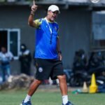 Setia di Kursi Panas: Marcos Santos Menunggu Ketukan Palu Direksi Arema FC
