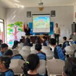 Antisipasi Modus Pengedar Berkedok Permen,  Satresnarkoba Polres Batu Berondong Siswa SDN 2 Bumiaji ...