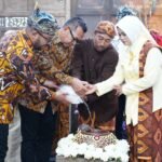 Cak Nur dan Heli Suyanto Bagi Tugas, Satukan Air Lima Dusun dalam Ritual Kendhi Agung Kota Batu