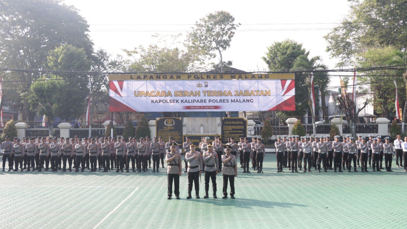 malang-post.com - Boyongan dari Polda Kalimantan Barat, AKP Fari Kautsar Resmi Jadi Kapolsek Kalipare