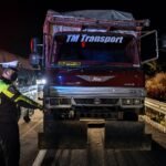 Lalai Jarak Aman dan PJU Gelap, Hiace Ringsek Hantam Truk di Tol Lawang: 3 Meninggal, 5 Luka