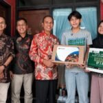 Universitas Brawijaya Serahkan Bantuan Laptop dan Beasiswa untuk Calon Mahasiswa di Bandung