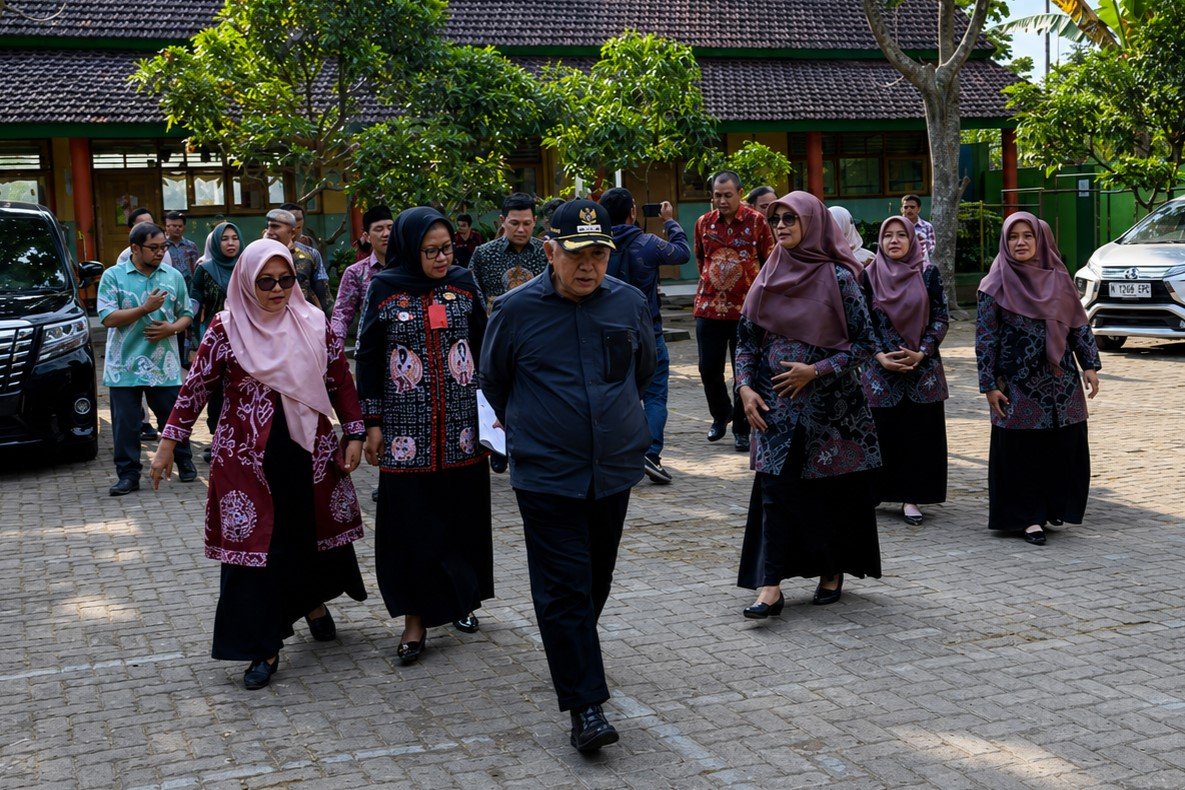 malang-post.com - Bupati Sanusi Larang Siswa Tempati Kelas Tua di SDN Pakisjajar