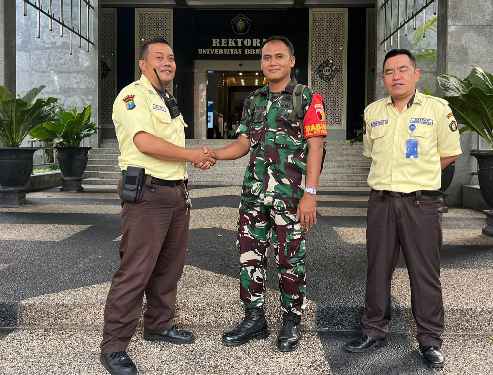 malang-post.com - Babinsa Lowokwaru Jalin Silaturahmi untuk Perkuat Sinergitas dengan Universitas Brawijaya