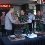 Dandim 0833 Berikan Kejutan Hari Bhayangkara Ke-80 di Mapolresta Malang Kota, Wujud Soliditas TNI-Po...