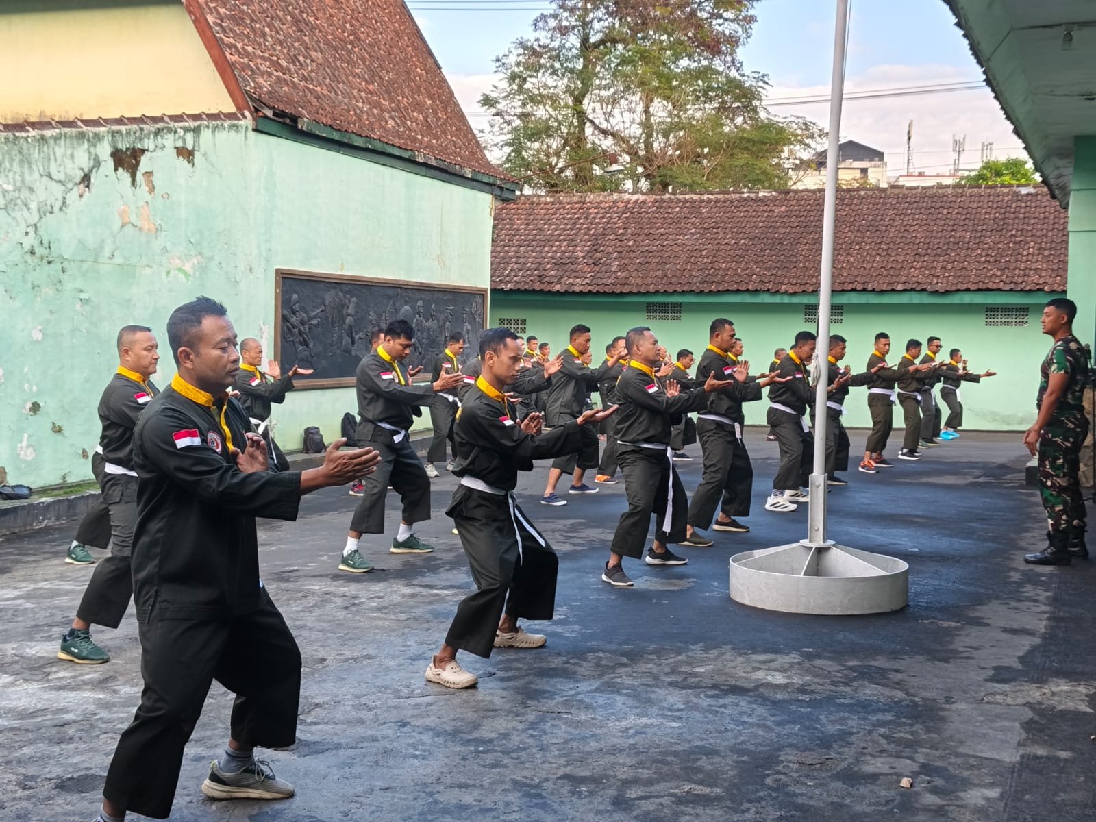 malang-post.com - Latihan Pencak Silat Militer, Kodim 0833 Perkuat Karakter Prajurit