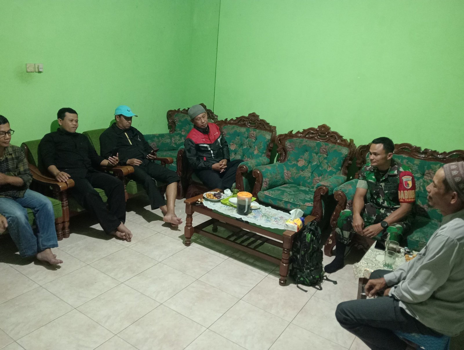 malang-post.com - Babinsa Lowokwaru Ajak Tokoh Masyarakat Bersama Menjaga Keamanan dan Ketertiban Lingkungan