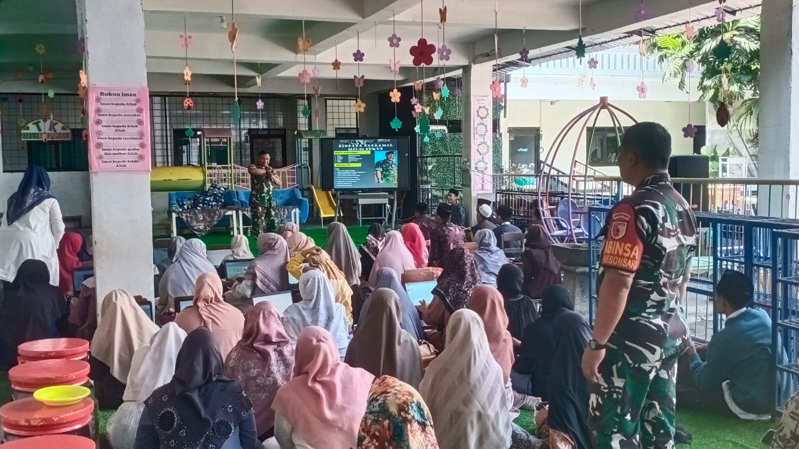 malang-post.com - Danramil Sukun Berikan Wawasan Kebangsaan kepada Guru Sekolah Sukma Kebonsari