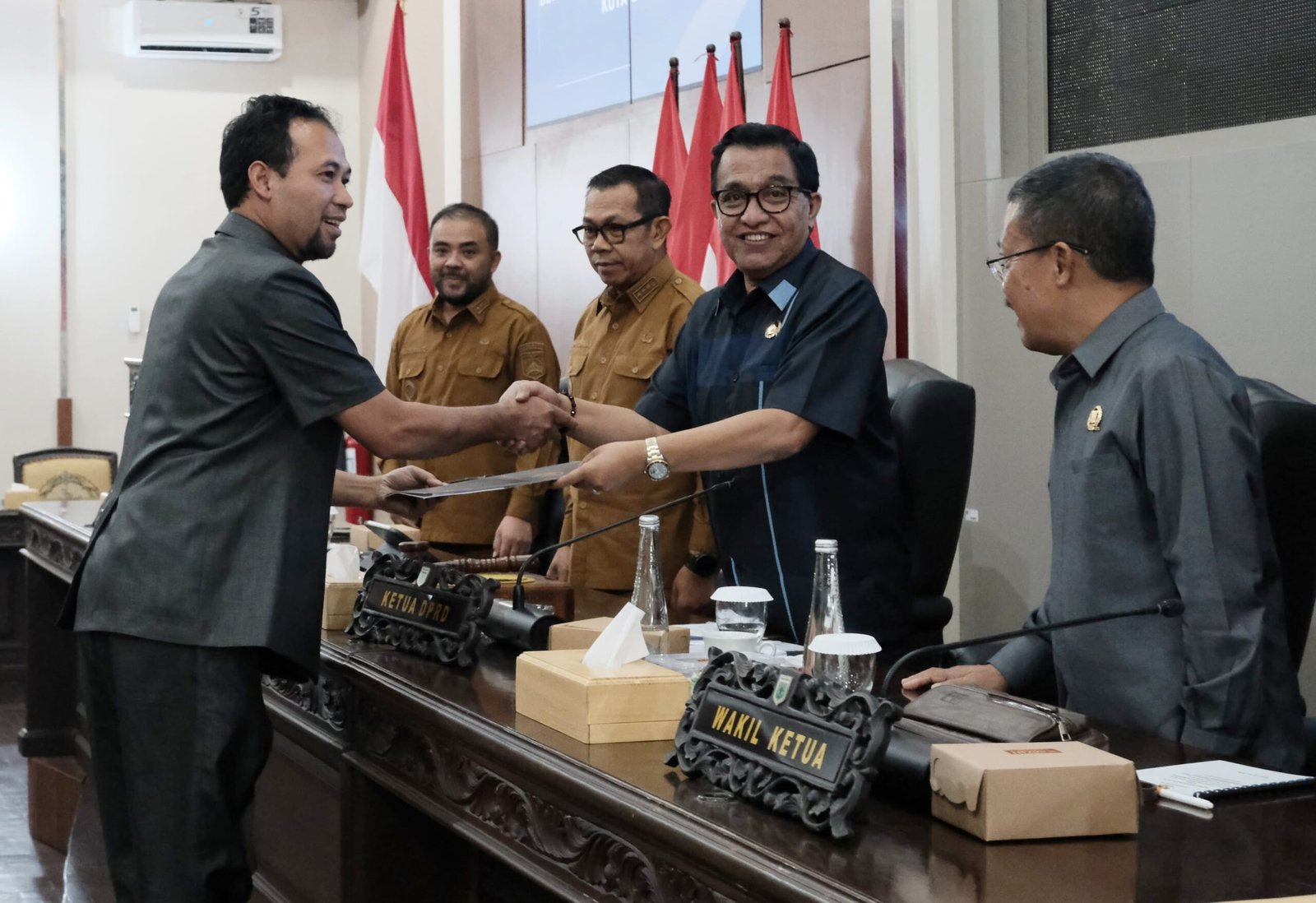malang-post.com - Target PAD Meleset Rp25 Miliar, DPRD Kota Batu Desak Pemkot Terapkan Sistem Pembayaran Nontunai