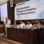 Jalur Pendakian Ilegal Semeru Diperketat: BB TNBTS dan Polres Malang Patroli Berkala di Ampelgading...