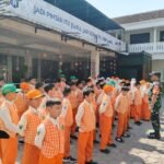 Tanamkan Kedisiplinan dan Bentuk Karakter Generasi Muda Babinsa Kebonsari Latihkan PBB di MI Islamiy...