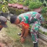 Wujud Kepedulian Lingkungan, Babinsa Koramil Blimbing Gotong Royong Bersama Warga Arjosari