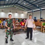 Wujud Kepedulian Terhadap Pelaku UMKM, Babinsa Kedungkandang Bersama Bhabinkamtibmas Monitoring Home...