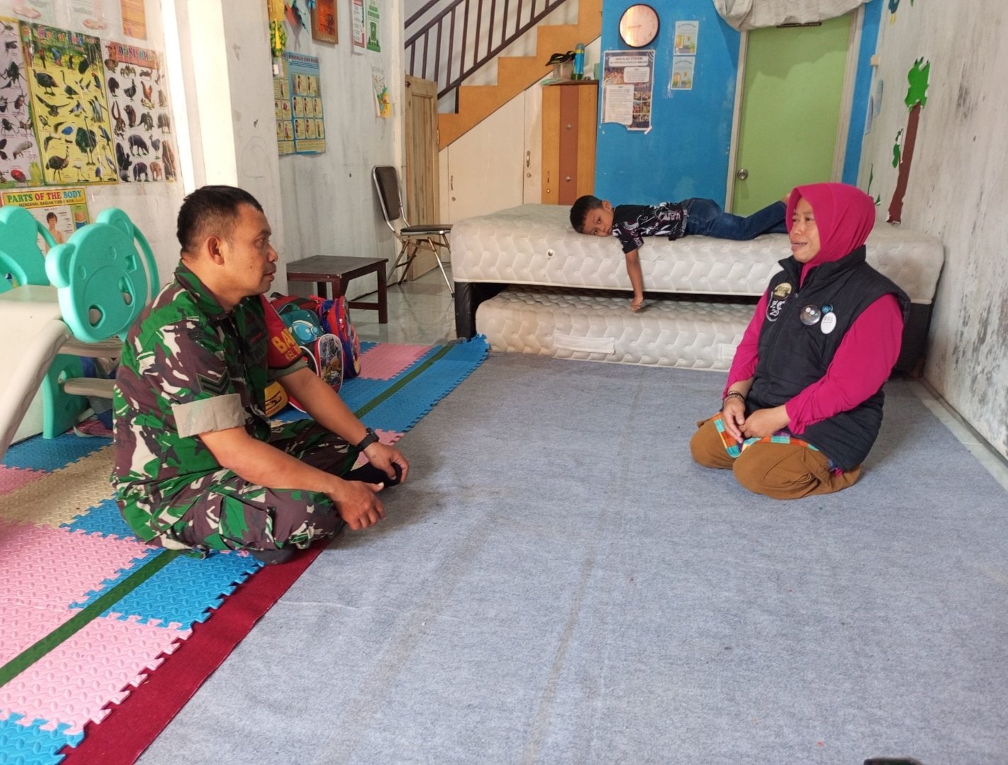 malang-post.com - Babinsa Sukun Jalin Komunikasi Sosial dengan Pengasuh Warung Disabilitas Inklusi Terkait Kamtibmas