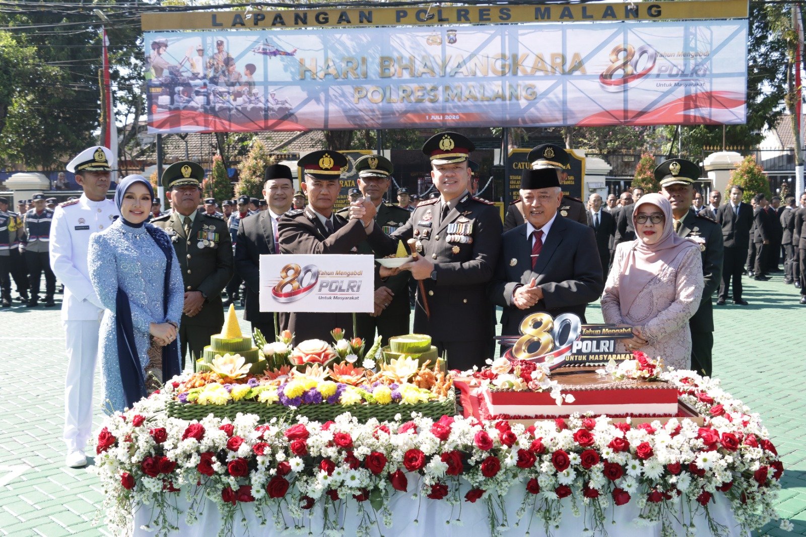 malang-post.com - Hari Bhayangkara ke-80 di Polres Malang, Tumpeng Simbol Kebersamaan