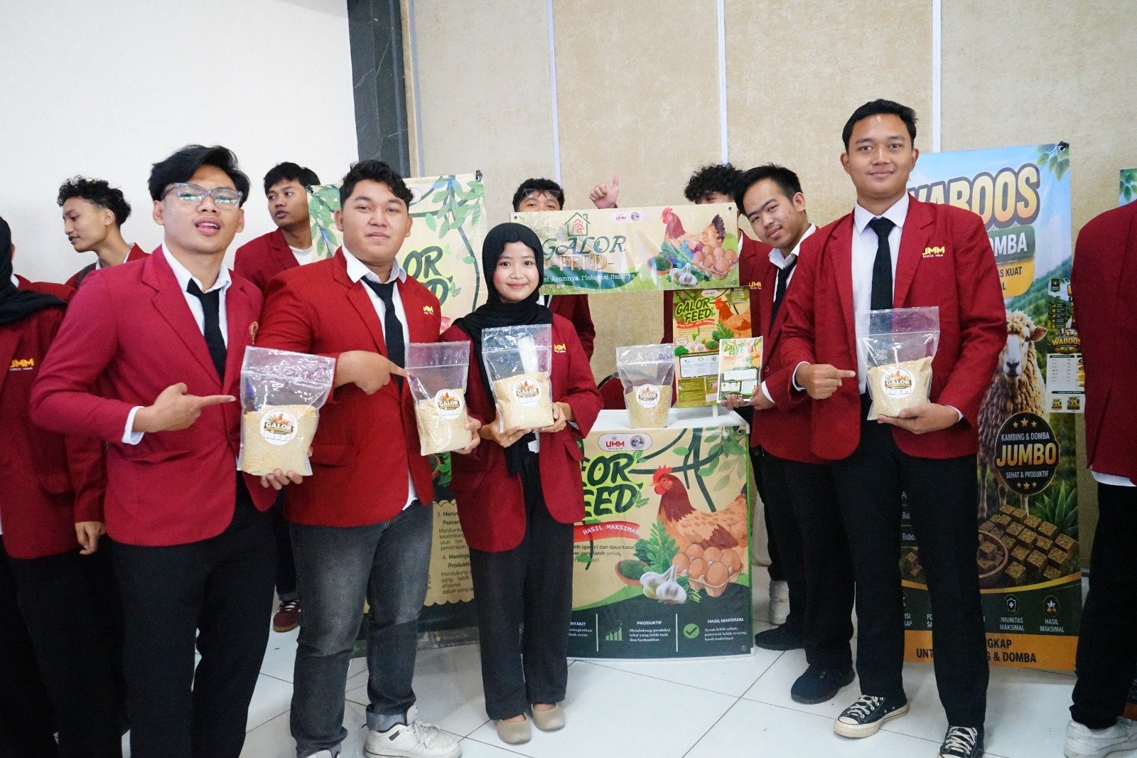 malang-post.com - Galorfeed Karya Mahasiswa UMM: Pakan Alami Solusi Telur Pucat dan Cangkang Rapuh