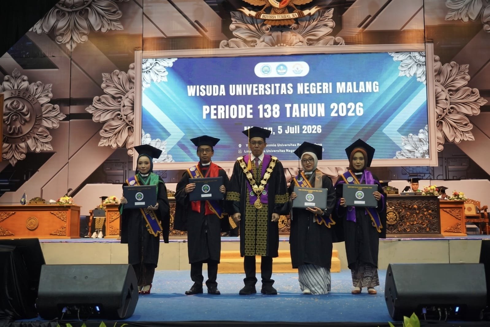 malang-post.com - Akademik Berdampak Bagi Bangsa, UM Wisuda 1.201 Mahasiswa Berbagai Jenjang
