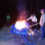 Coba Sembunyi 2 Km di Tengah Perkebunan, Arena Sabung Ayam di Toyomarto Singosari Rata Dibakar Polis...