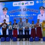 Anggaran Anjlok, Wali Kota Wahyu Hidayat Tetap Bagikan 3.513 Seragam Gratis