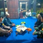 Komsos Babinsa Kedungkandang Bersama Warga Saat Pengajian Rutin, Perkuat Silaturahmi dan Kebersamaan