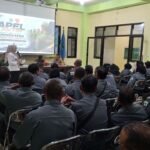 Babinsa Tulusrejo Bekali Satlinmas dalam Apel Rutin Peningkatan Kemampuan