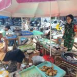 Babinsa Kotalama Jalin Komsos Bersama Pedagang Pasar Kebalen