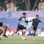 Fokus Matangkan Taktik Jelang Super League: Arema FC Gelar Latihan Bersama Deltras Secara Tertutup