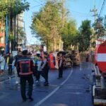 Truk Damkar Terguling di Oro-Oro Ombo Kota Batu, Lima Orang Mengalami Luka-Luka