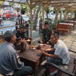 Babinsa Sukun Bangun Kedekatan dengan Warga Lewat Komsos