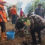 Karya Bakti HUT TNI ke-81, Kodim 0833 Tanam Pohon Bersama Warga