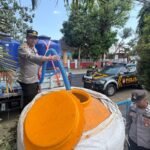 Kekeringan Melanda Sumberpucung, Polres Malang Kawal Distribusi Air ke 20 Tandon Warga