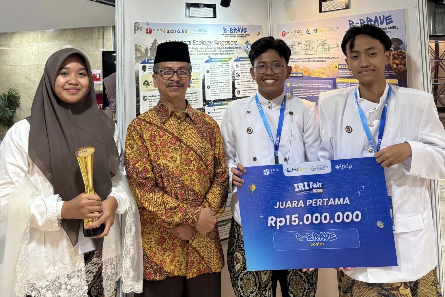 malang-post.com - MAN 2 Kota Malang Juara 1 B-Brave BRIN 2026, Riset Ekologi Singasari Raih Medali Emas