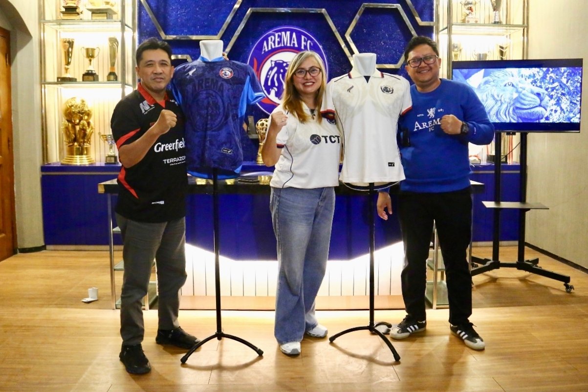 malang-post.com - Merchandise Resmi Arema FC Kini Hadir di Garuda Store GBK Jakarta, Aremania Tak Perlu ke Malang