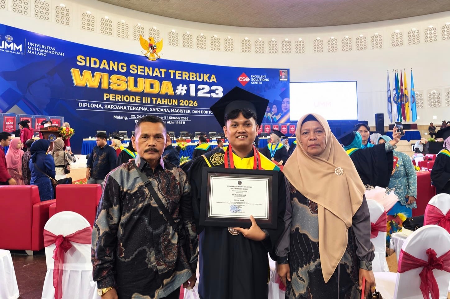 malang-post.com - Terjang Ombak Kangean, Rizal Sabet Wisudawan Terbaik FH UMM IPK 3,96
