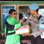 HUT ke-24, Sipropam Polres Malang Bagikan 100 Paket Sembako