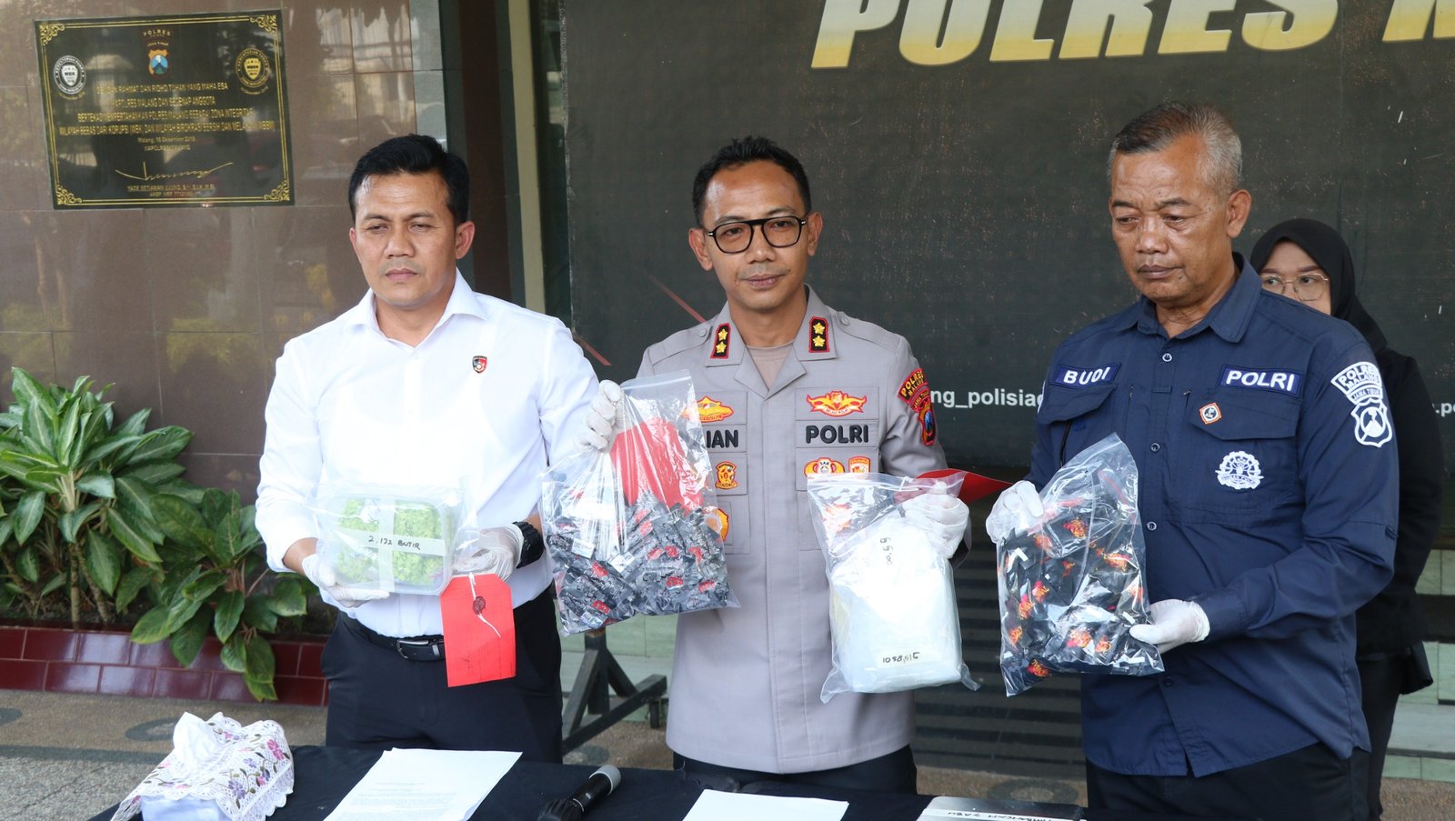 Setop Laju Kurir Asal Jakarta di Singosari: Polres Malang Sita 1,1 Kg Sabu dan Ribuan Ekstasi