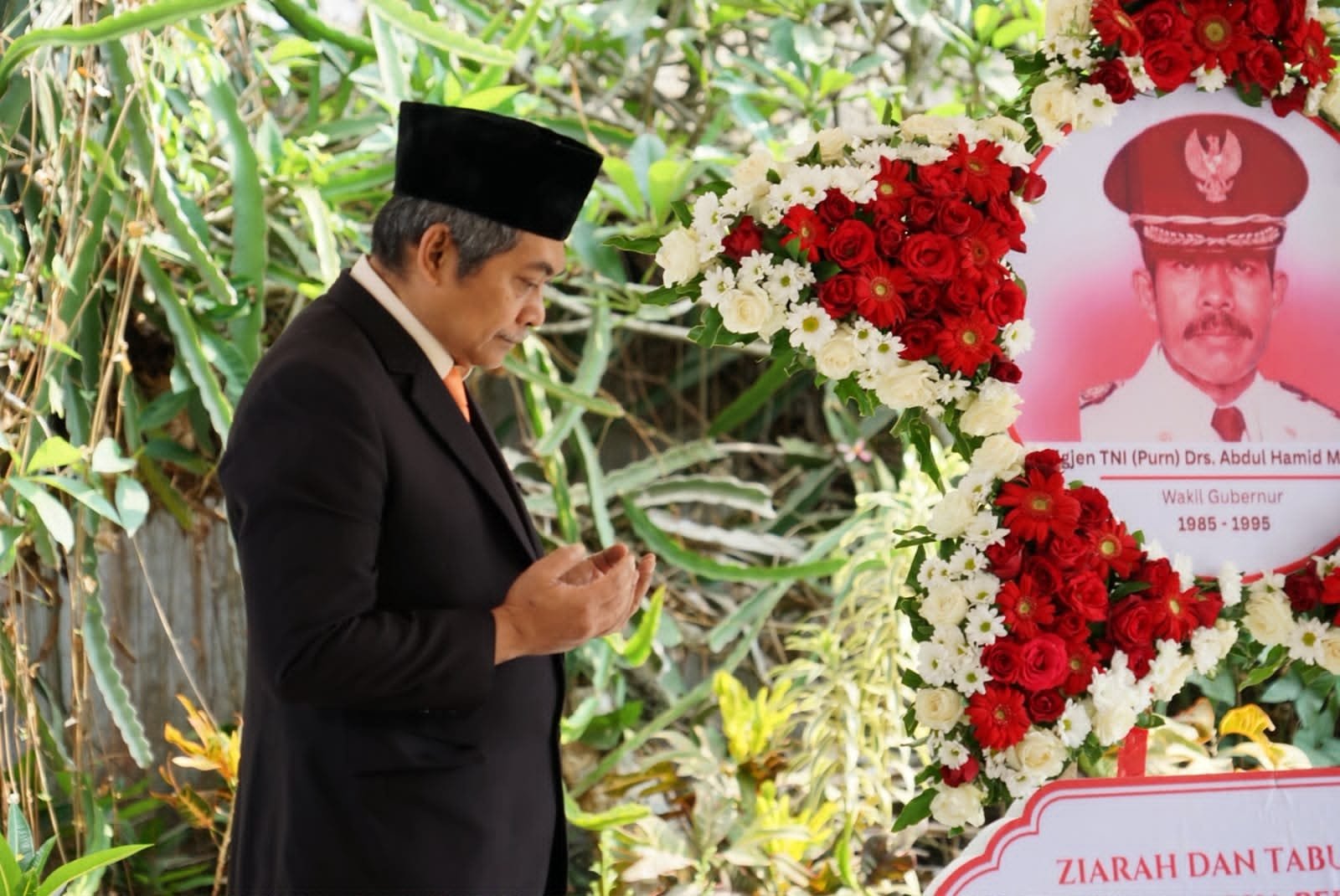 81 Tahun Jawa Timur, Asep Kusdinar Pimpin Ziarah ke Makam Abdul Hamid Mahmud
